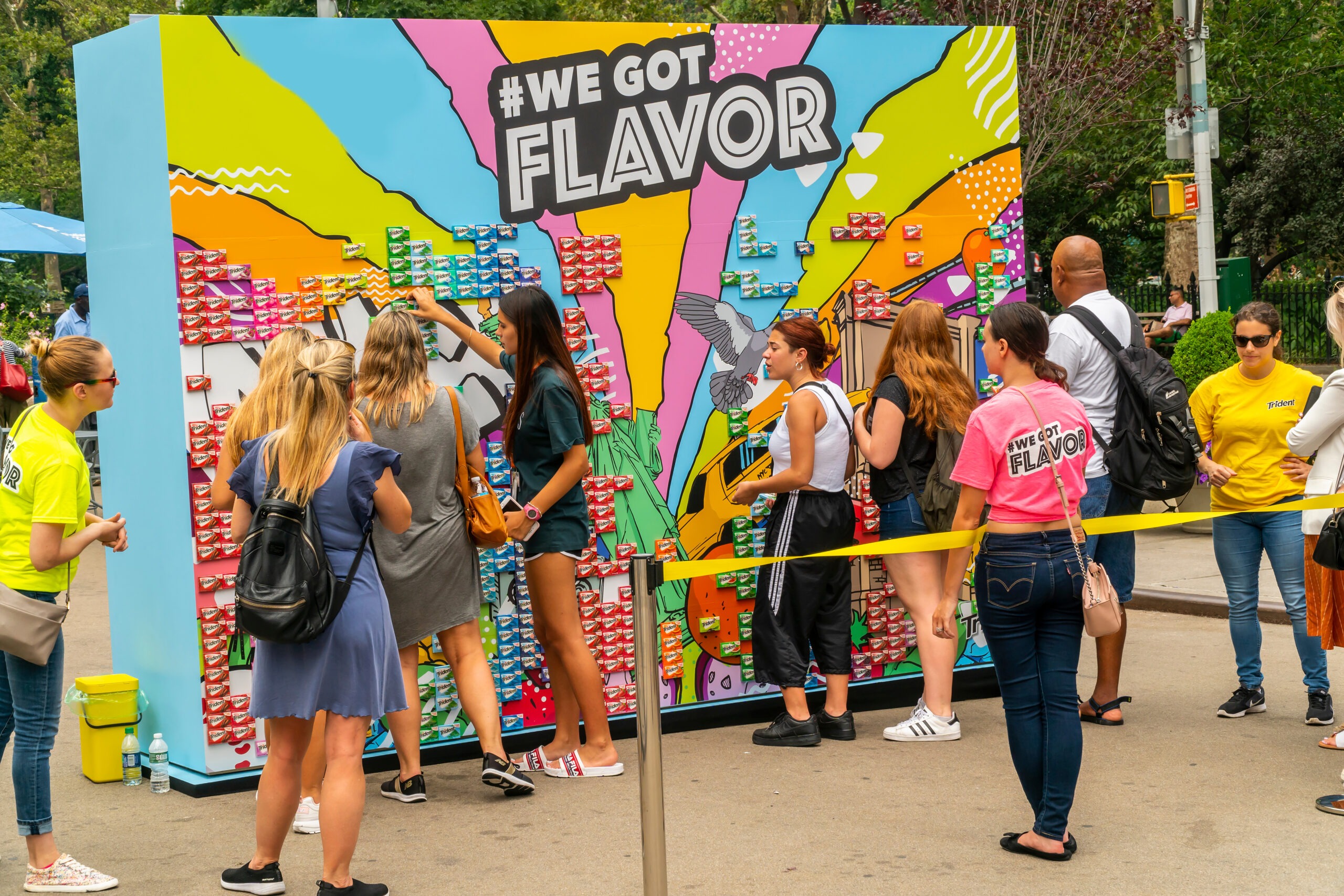 Lee más sobre el artículo Aprovecha las ventajas del “street marketing” con ideas creativas para viralizar y proyectar tu marca